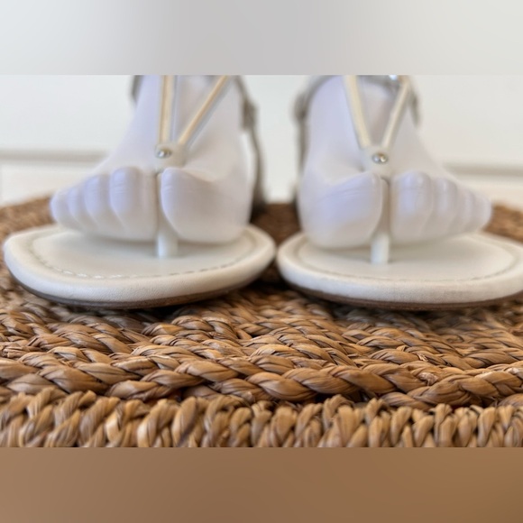 BCBG Generation Funky Leather Thong‎ Sandals White Size 7.5M - Picture 2 of 10